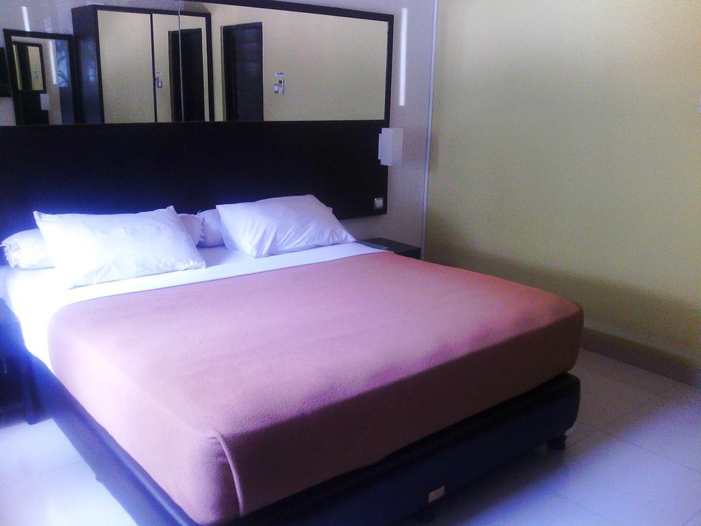 The Winner Premier Hotel Pemalang Habitación foto